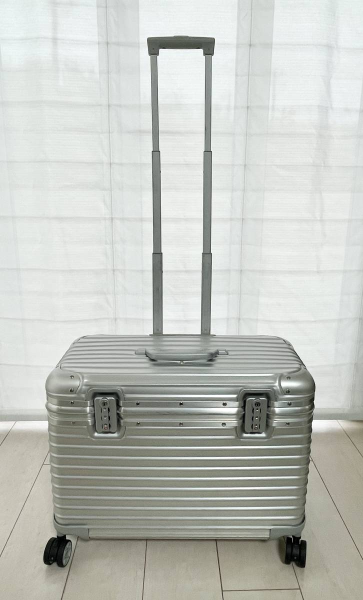 リモワ(RIMOWA) スーツケース リモワ　パイロット　37L(923.51.00.4) ４輪マルチホイール_画像2