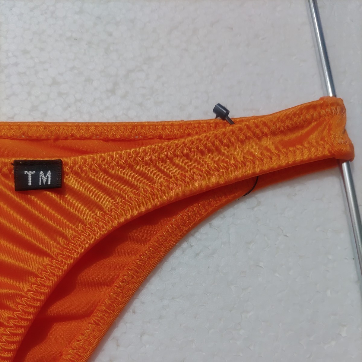TM collection ビキニ　 サイズ　　L　　カラー　オレンジ　　新品未使用　 日本製　つるつるした肌触りの生地です_画像3