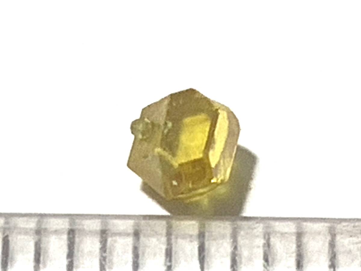 人造イエローダイヤモンド原石・4ミリー１（鉱物標本）_画像4