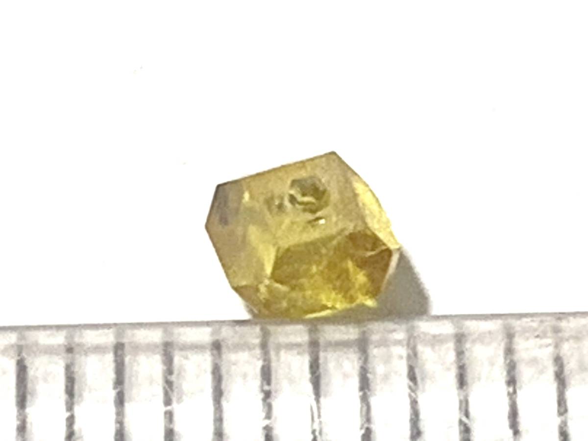 人造イエローダイヤモンド原石・4ミリー１（鉱物標本）_画像2
