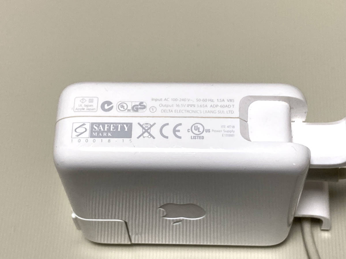 ★Apple 純正充電器 60W Power Adapter　A1344 難あり_画像2