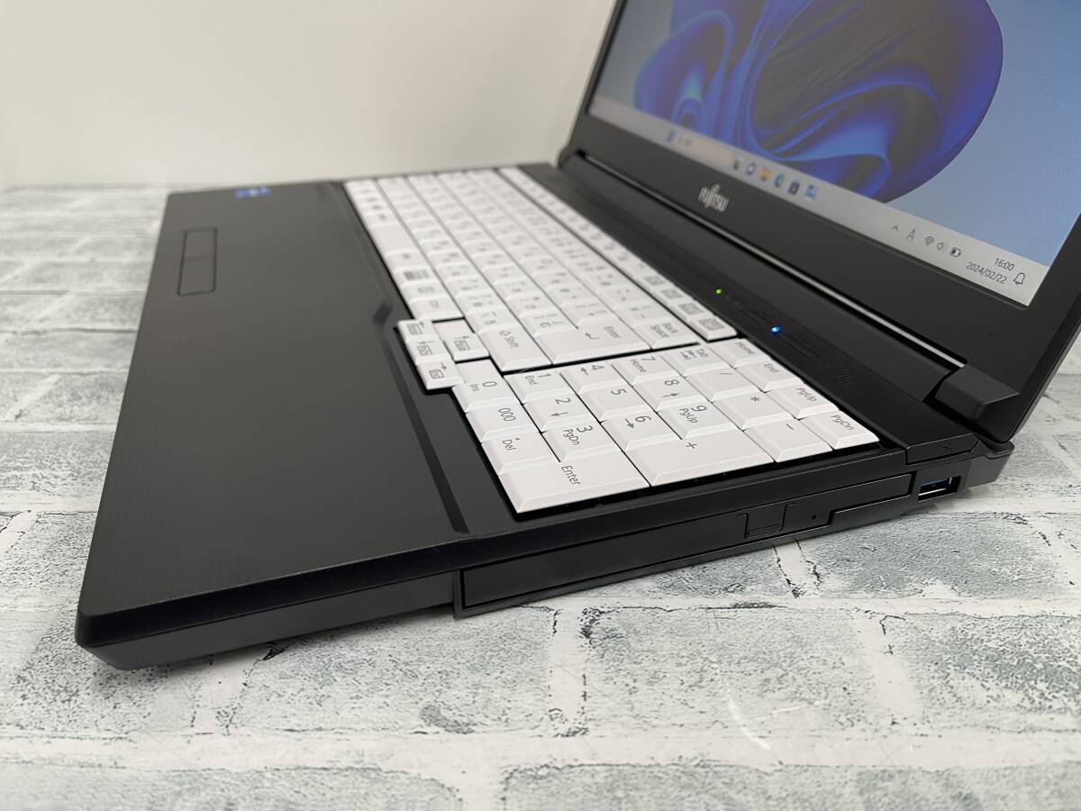 【超美品】富士通 LIFEBOOK A5511/LX［Intel Core i5-1135G7/8GB/SSD512GB/DVD/顔認証/Wi-Fi 6/Win11 Pro/15.6型］送料無料■N6J653_画像4