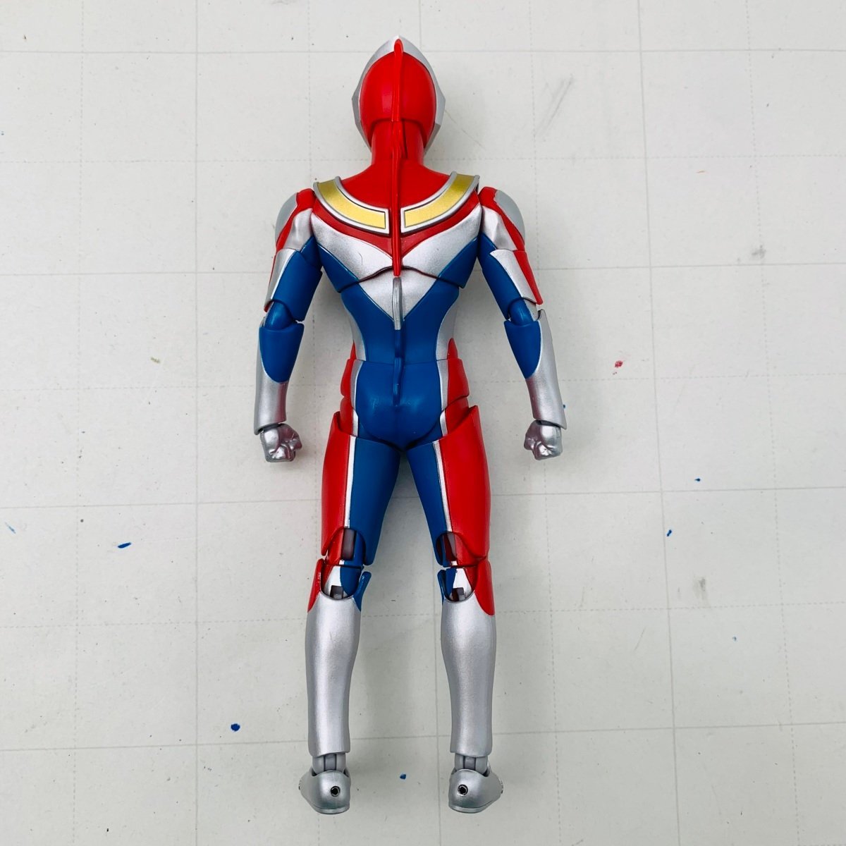 中古品 S.H.Figuarts フィギュアーツ 真骨彫製法 ウルトラマンダイナ フラッシュタイプ_画像3