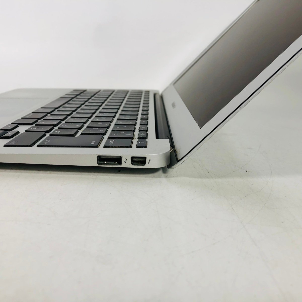 ジャンク MacBook Air 11インチ (Mid 2011) Core i5 1.6GHz/4GB/SSD 128GB MC969J/A_画像4