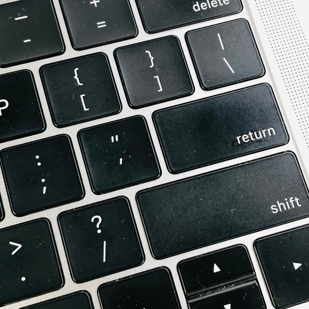 MacBook Pro Touch Bar＋Touch ID 13インチ (Mid 2019) Core i7 2.8GHz/16GB/SSD 256GB スペースグレイ MV962J/A_画像3