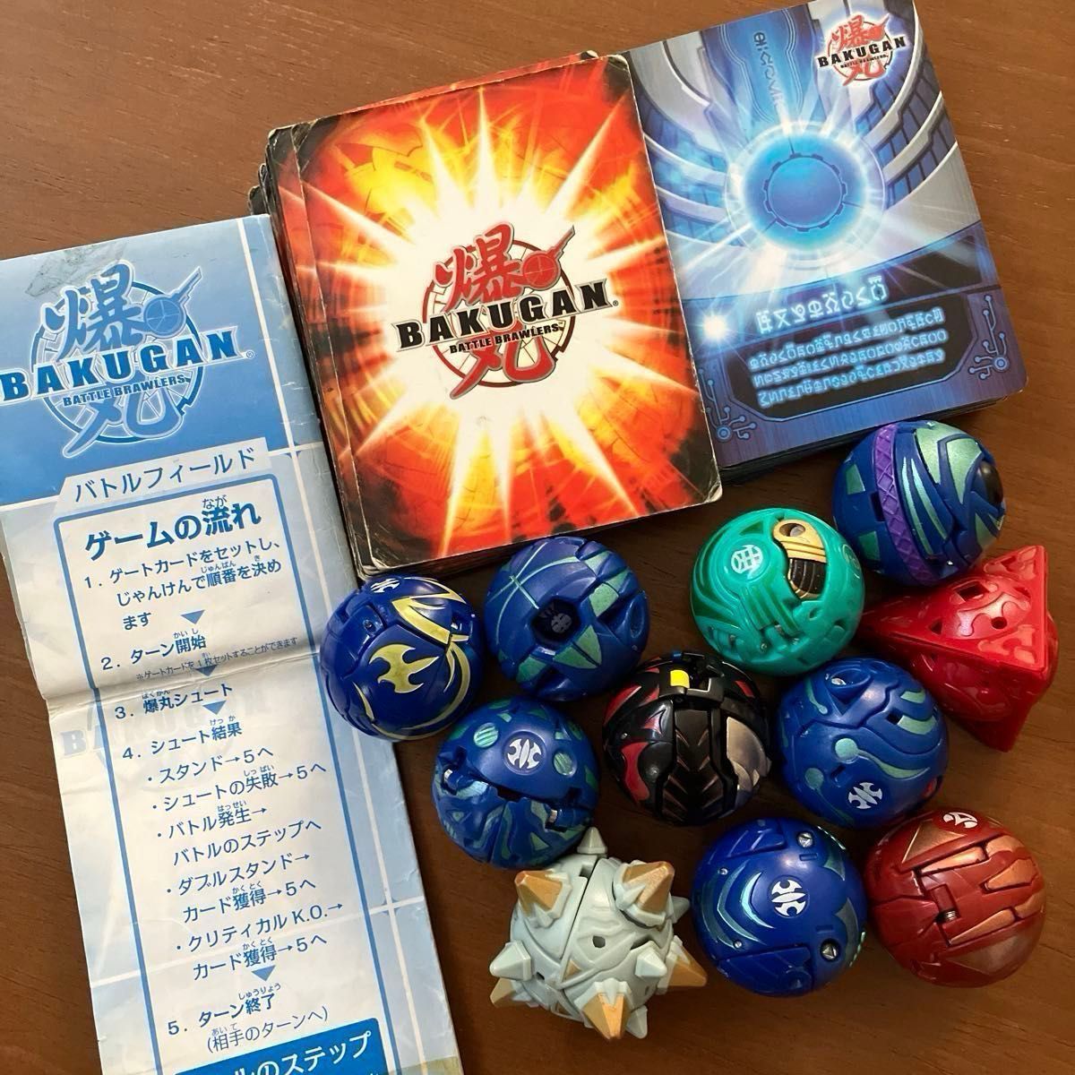 爆丸11個 マグネットカード16枚 他カード31枚 中古 使用感アリ 爆丸11個 マグネットカード16枚 他カード31枚 中古 使用感アリ