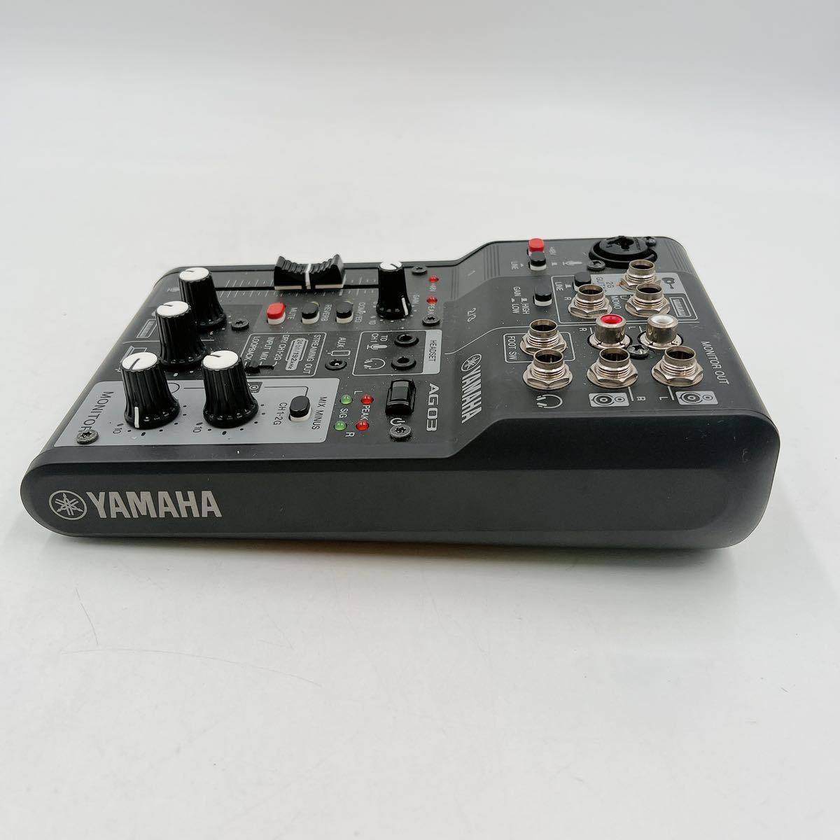 2AA64 【美品】ヤマハ YAMAHA ライブストリーミングミキサー AG03MK2 ソフトケース付き 現状品_画像3