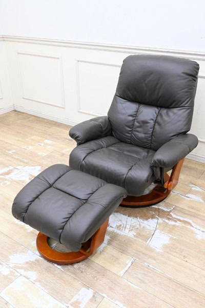 N132M 購入約10万円 超美品 本革 ふかふか リクライニングソファ パーソナルチェア 回転式 一人掛け椅子 オットマン付き