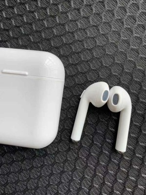 庫存螞蟻10 Apple Airpods 蘋果eapozzu 新貨未開化封無線頭戴式耳機 原文:在庫あり10 Apple Airpods アップル　エアポッズ 新品未開封 ワイヤレスヘッドホン