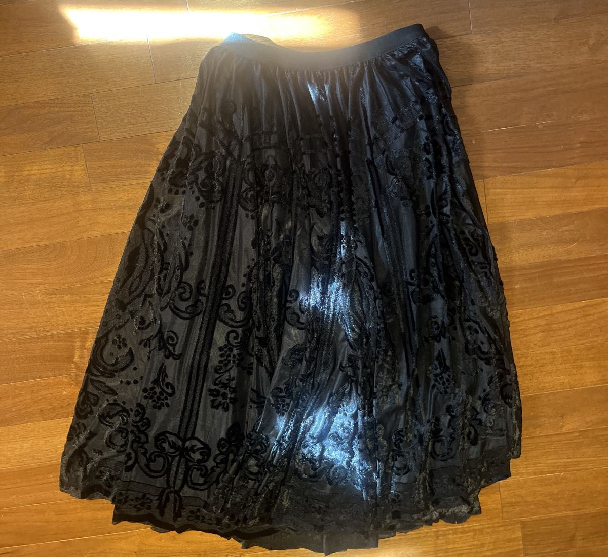 ソリッドレースフリル裾スイングスカート、ヴィンテージグラフィックパターン　春秋 ウエストゴム 黒