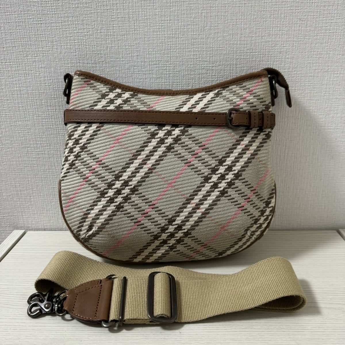 【新品同様】BURBERRY BLUE LABEL バーバリー ブルーレーベル　ショルダーバッグ　マルチカラー　チェック_画像1