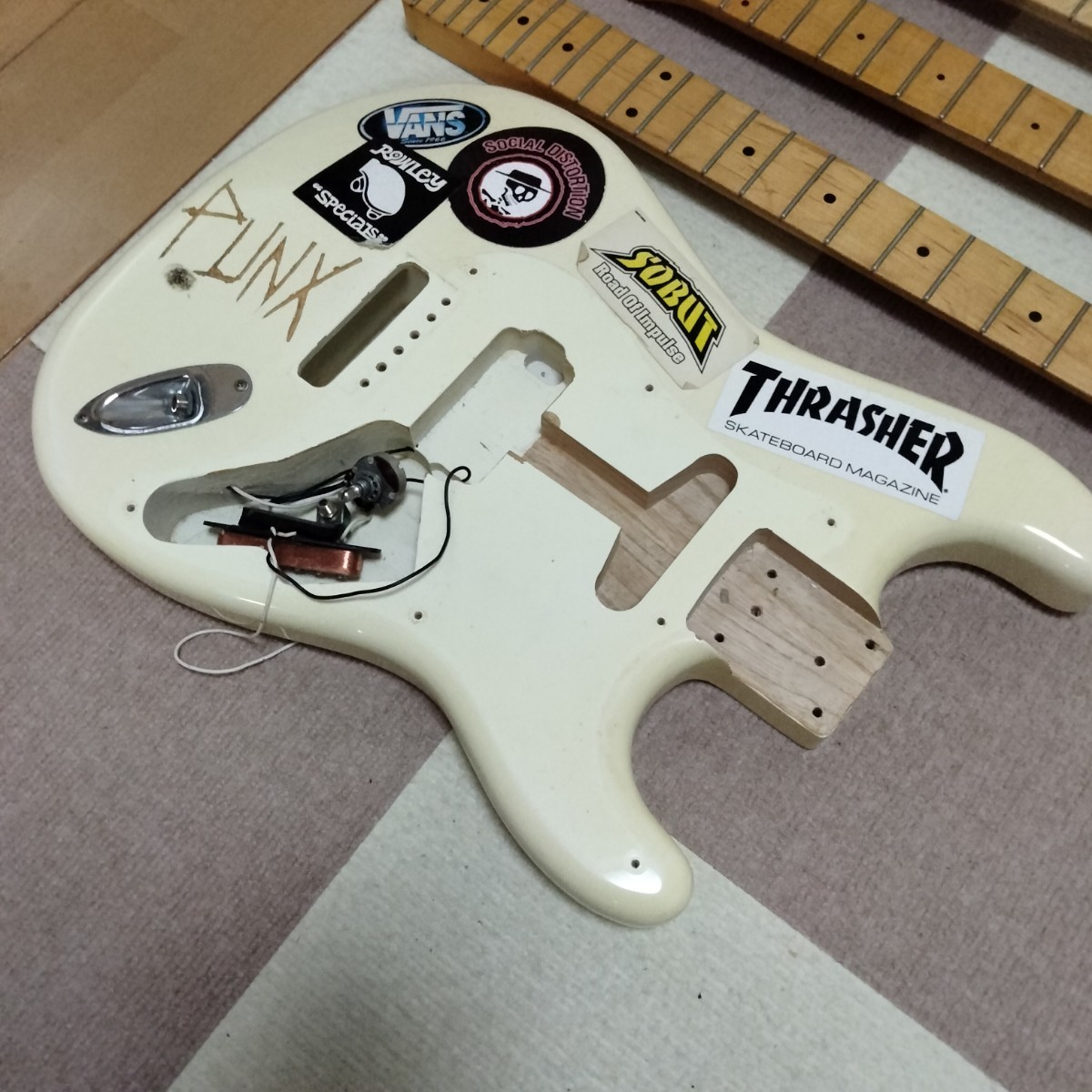 ギターボディとネック ジャンク品 Yahoo!オークション - ジャンクパーツ エレキギター ネック