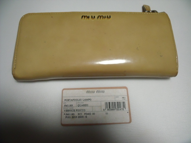 良好品 ◆ miumiu ◆ ミュウミュウ ◆ リボン付き エナメル レザー製 ◆　L字 ファスナー 長財布 ◆ ライトベージュ系 ◆ 送料185円