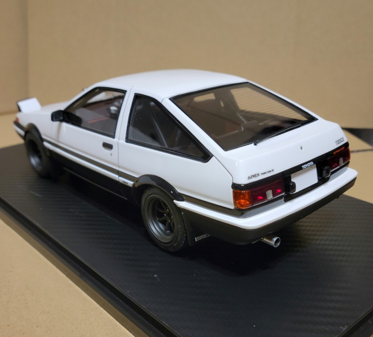 イグニションモデル　1/18 INITIAL D Trueno86_画像4