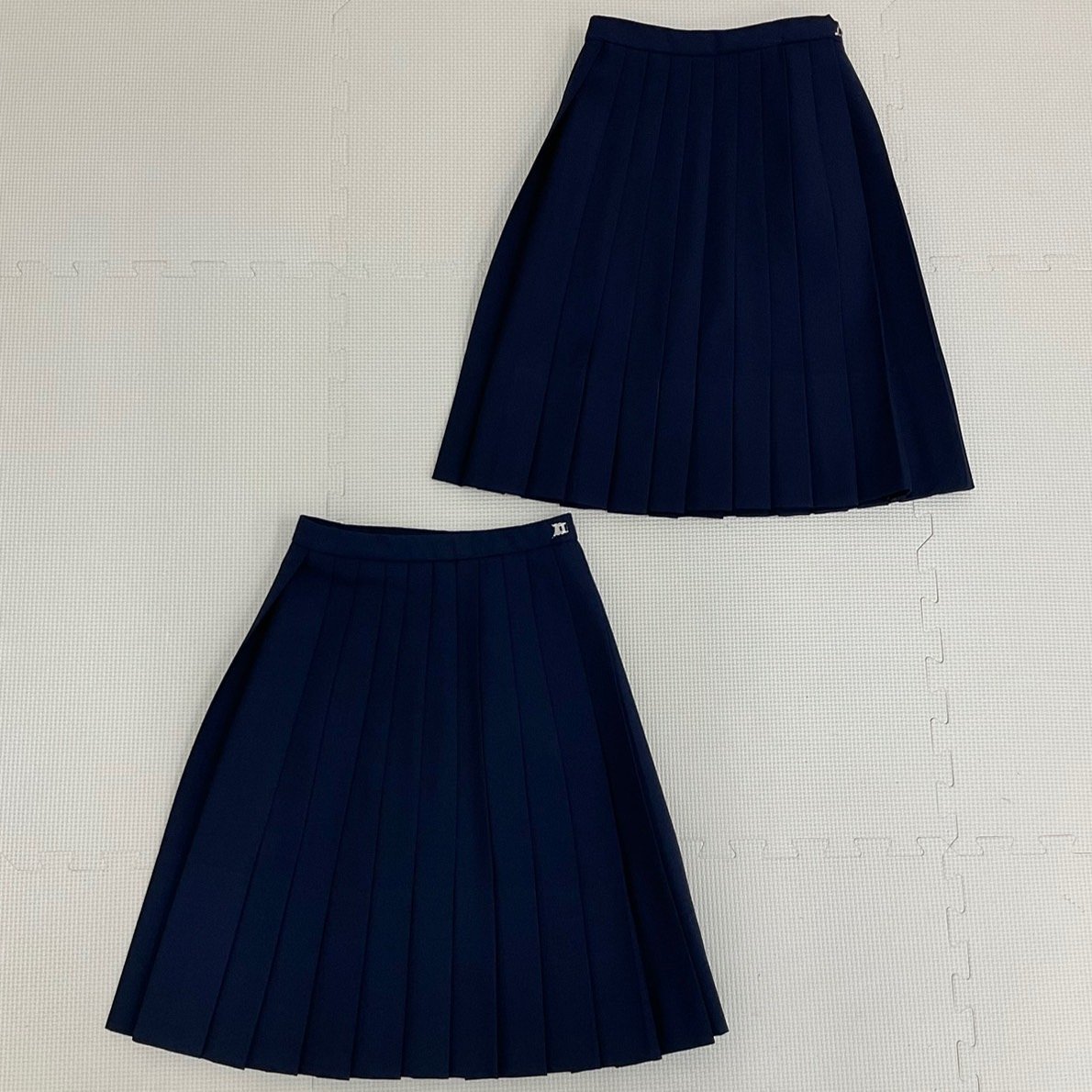 U431/S1057(中古)佐賀県 佐賀西高校 女子制服6点 /旧制服/小さめ/80/M/W60/ブレザー/ベスト/ブラウス/夏冬スカート/紺/学生服/卒業生品/_画像5