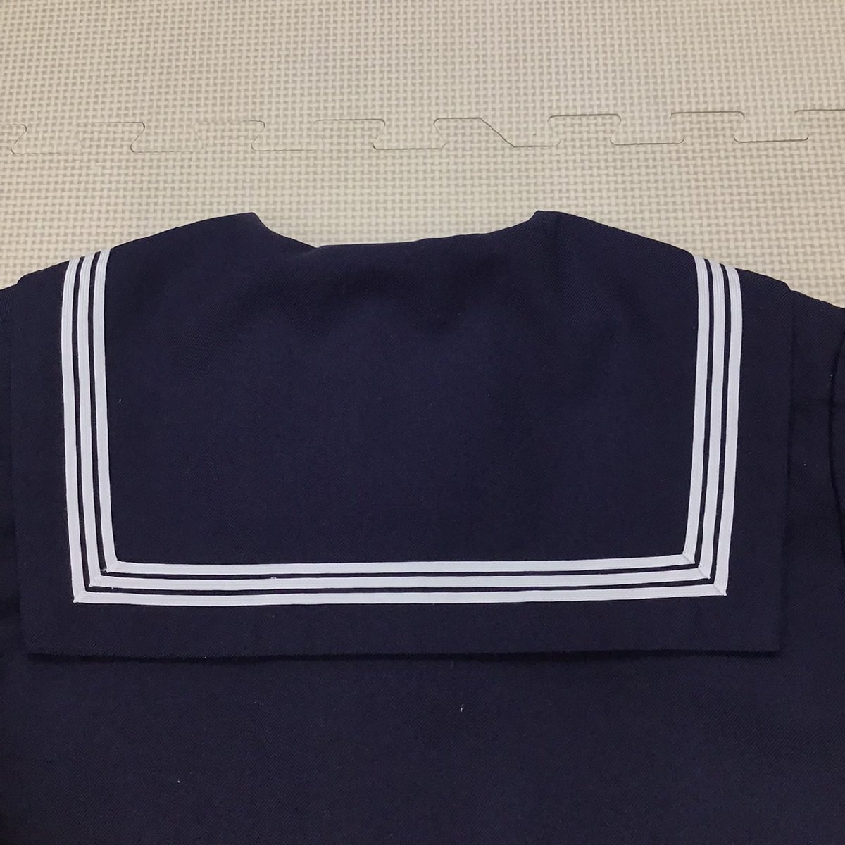 O421/(中古)兵庫県 中部中学校 女子制服3点/M/W69/丈60/冬セーラー/冬スカート/スカーフ/冬服/冬用/紺/白/中学校/高校/女子学生/学生服_画像5