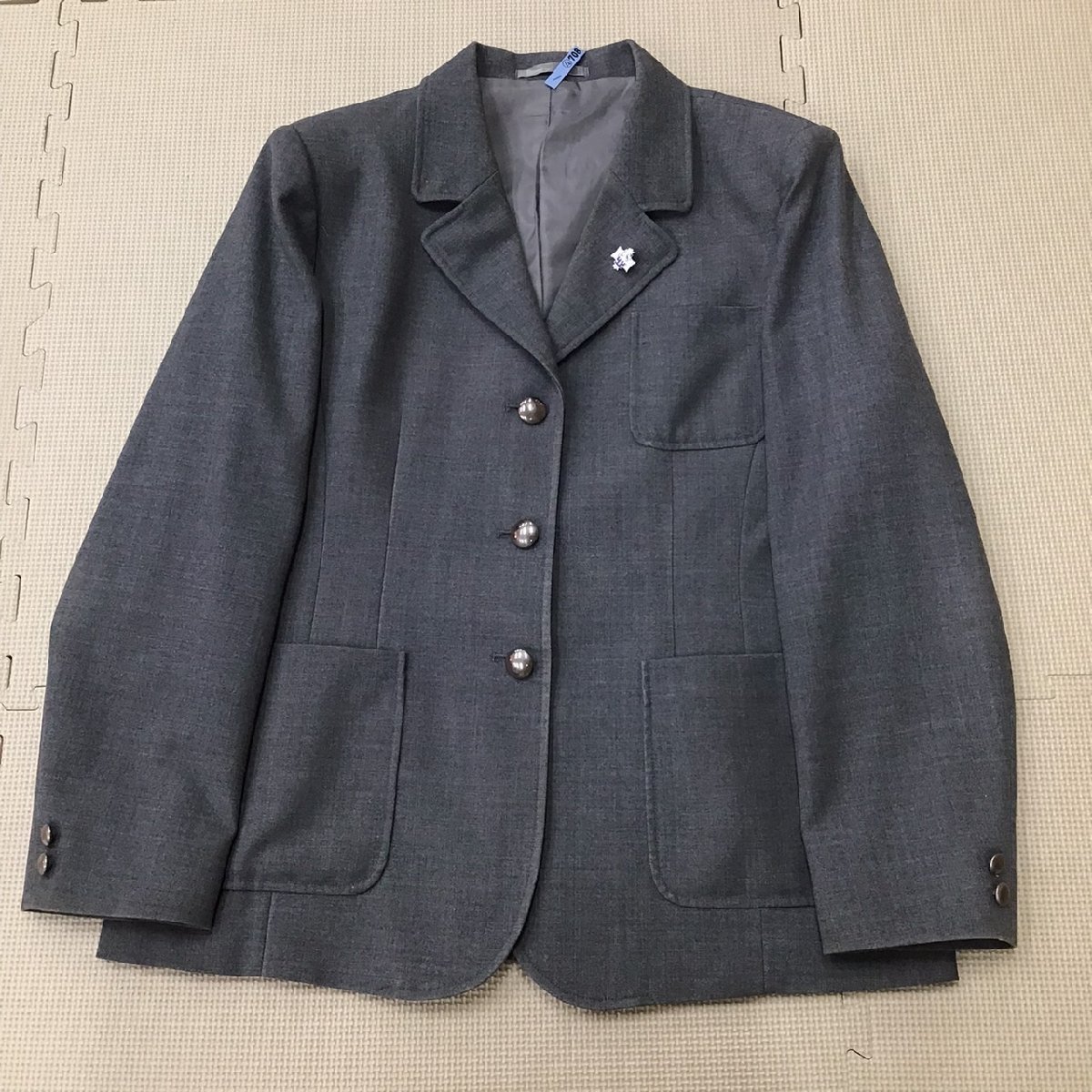 O66//T577(中古)栃木県 陽北中学校 女子制服7点 /校章/2L/W72/ブレザー/ベスト/ブラウス/吊りスカート/ネクタイ/グレー/学生服/卒業生品_画像2