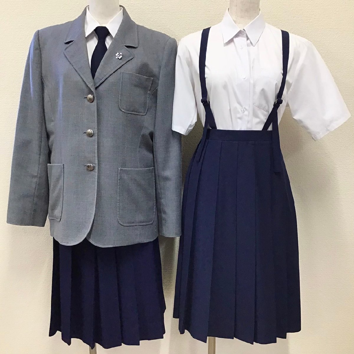 O66//T577(中古)栃木県 陽北中学校 女子制服7点 /校章/2L/W72/ブレザー/ベスト/ブラウス/吊りスカート/ネクタイ/グレー/学生服/卒業生品_画像1