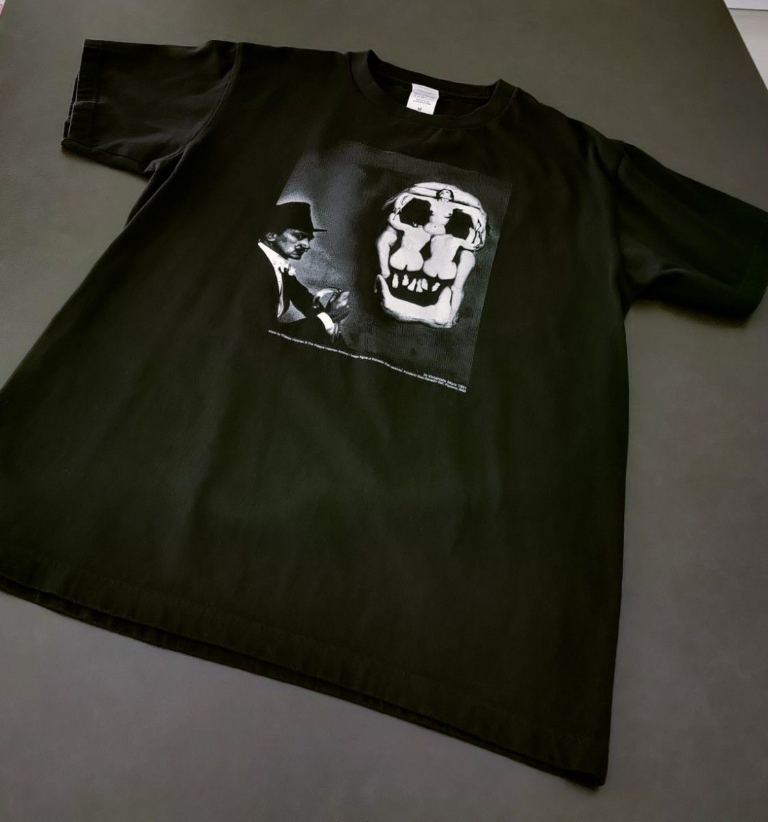 サルバドール・ダリ ハルスマン/官能的な死 Tシャツ M|Yahoo サルバドール・ダリ ハルスマン/官能的な死 Tシャツ M|Yahoo