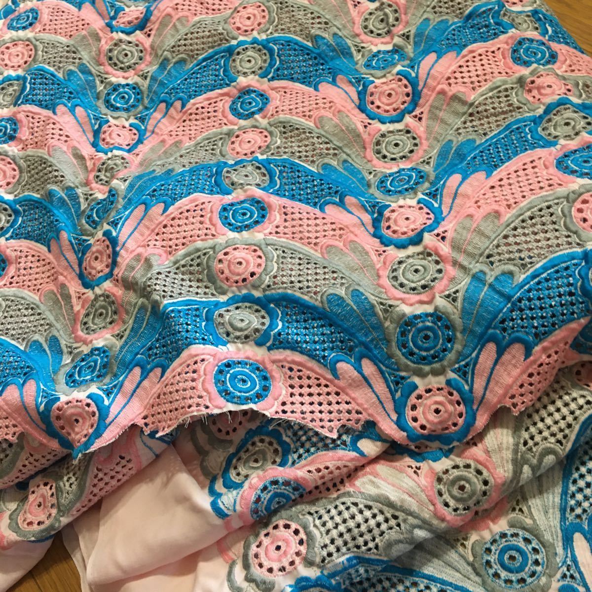 昭和レトロ　レース　刺繍生地　約130×780 訳あり　ピンク/ブルー /グレー ドレス生地　自宅保管品