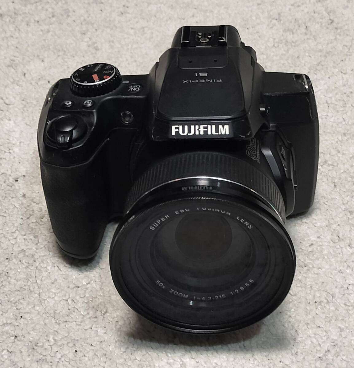 Fujifilm Finepix S1 ジャンク品+社外バッテリー2個_画像1