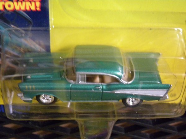 即決☆☆1957 CHEVY BEL AIR SUPER CHEVY ジョニーライトニング　JOHNNY LIGHTNING_画像4