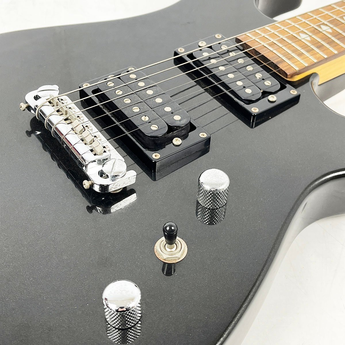 ジャンク B.C.Rich エレキギター ストラトタイプ 黒 ブラック 24 ジャンク B.C.Rich エレキギター ストラトタイプ 黒 ブラック 24