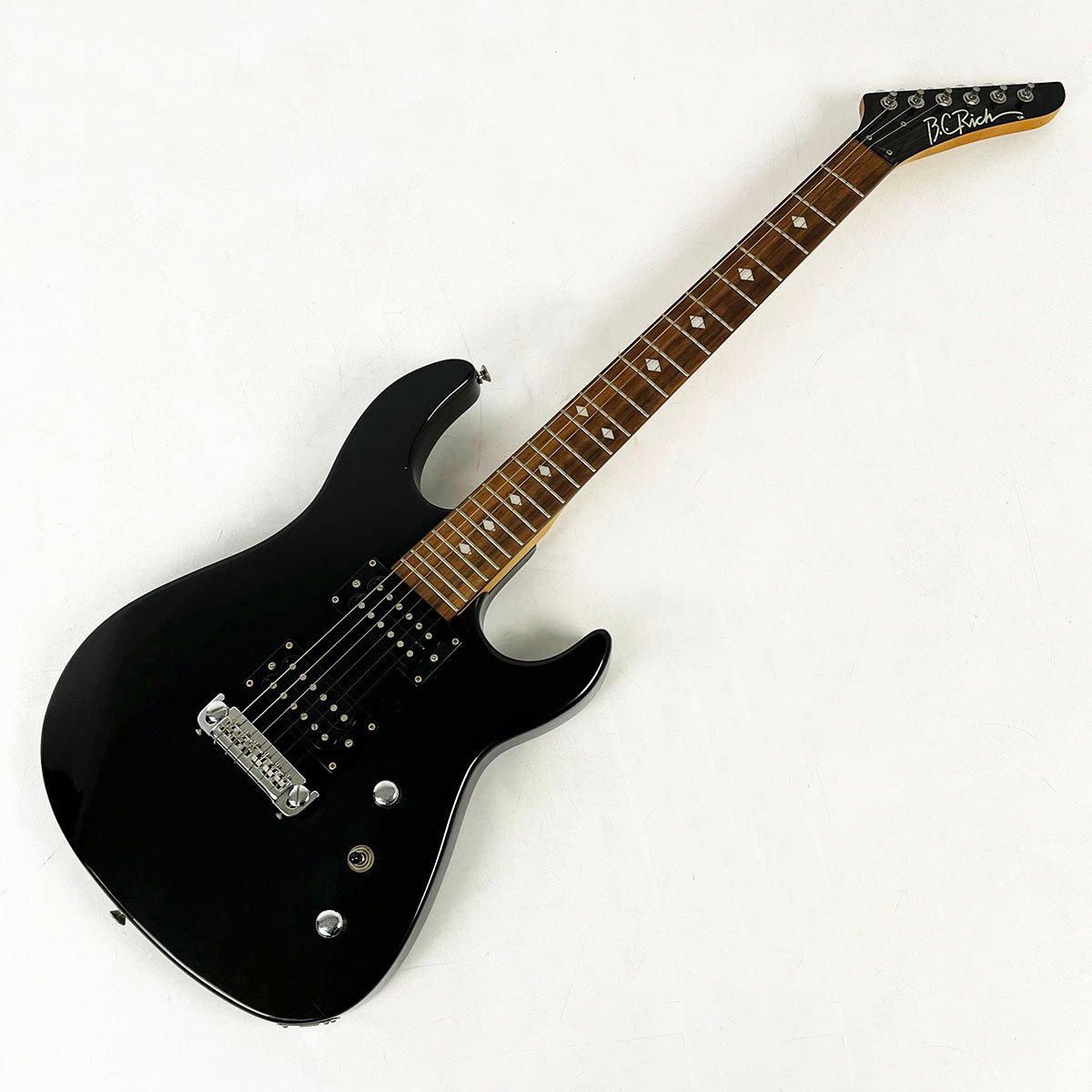 ジャンク B.C.Rich エレキギター ストラトタイプ 黒 ブラック 24 ジャンク B.C.Rich エレキギター ストラトタイプ 黒 ブラック 24