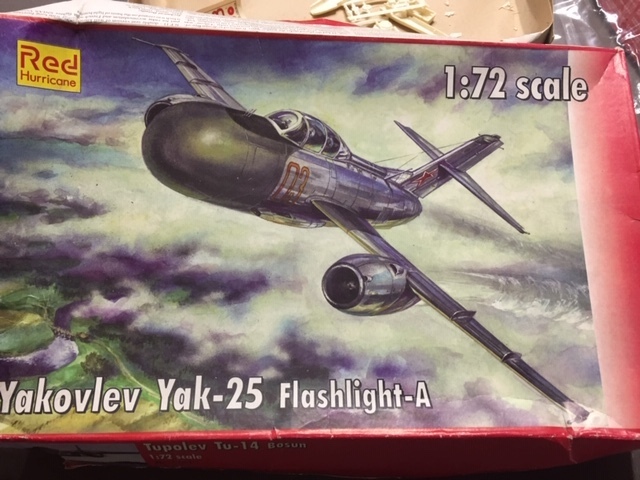 Yak-25 フラッシュライト　1/72 レッドハリケーン製　　　％S4_画像1