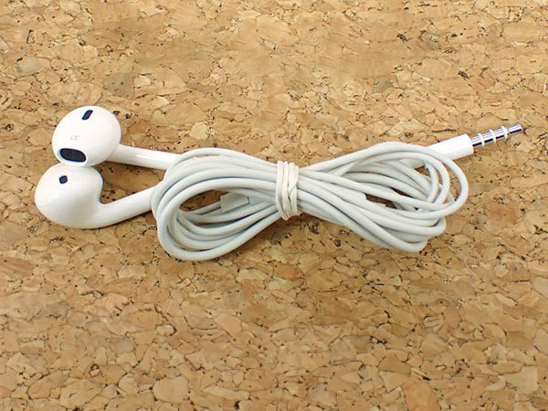 【中古 良品】Apple 純正 EarPods マイク付き イヤホン iPhone 付属品 有線《全国一律送料370円》(PBYT20-4)の画像1