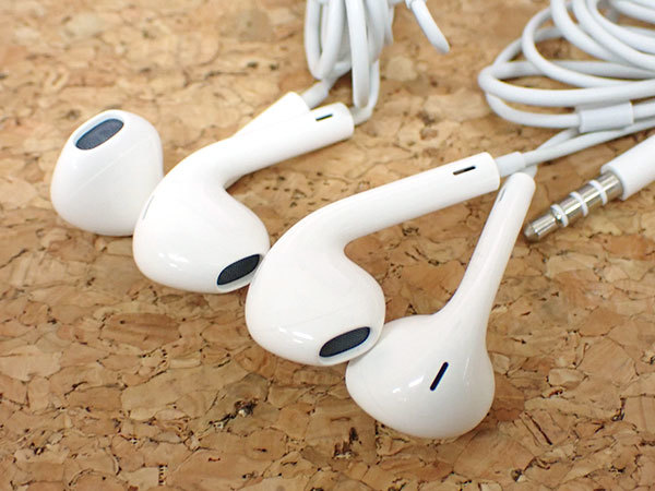 【中古 良品】2個セット Apple 純正 EarPods マイク付き イヤホン iPhone 付属品 有線《全国一律送料370円》 (PBYT20-8)_画像2