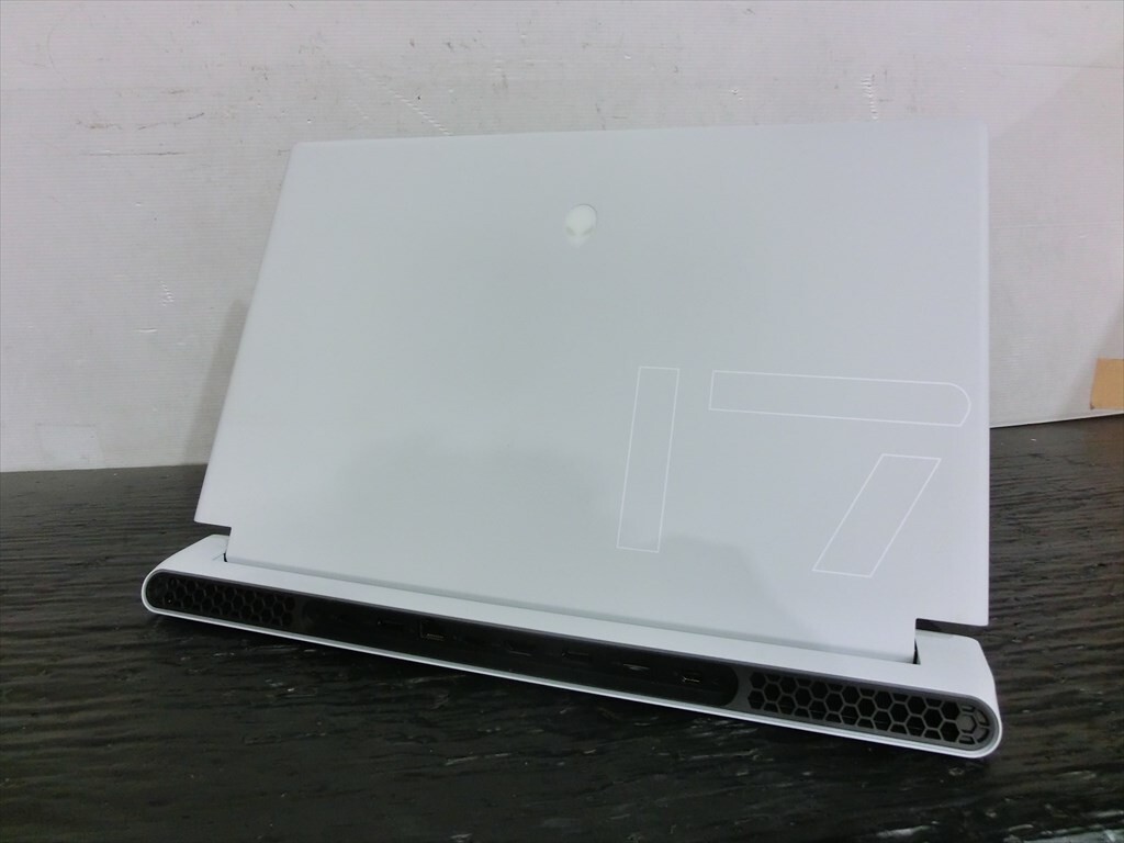 T【J3-74】【100サイズ】Dell Alienware X17 R1 i7 11800 32GB/GeForce RTX 3070/SSD 2TB/動作未確認/通電可/※ロック未解除_画像4