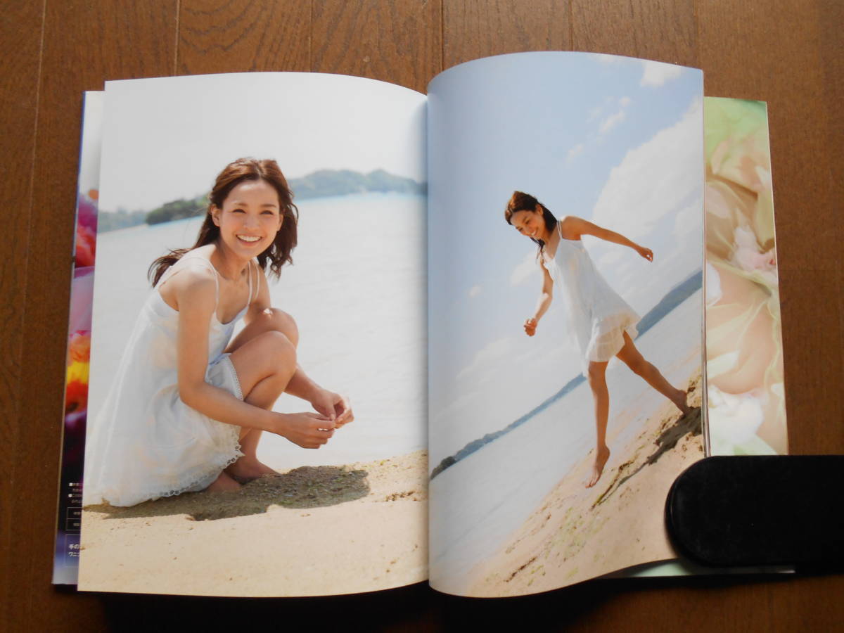 Yahoo!オークション - 写真集 国仲涼子 「COLORS」 Yahoo!オークション - 写真集 国仲涼子 「COLORS」