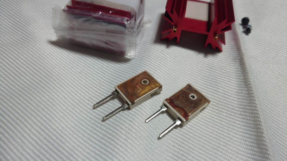 独ムンドルフ社 Mundorf MResist ultra Resistor 4.7Ω ペア 最高級金属箔抵抗 別売 ヒートシンク付き お得 未使用 送料無料_画像2