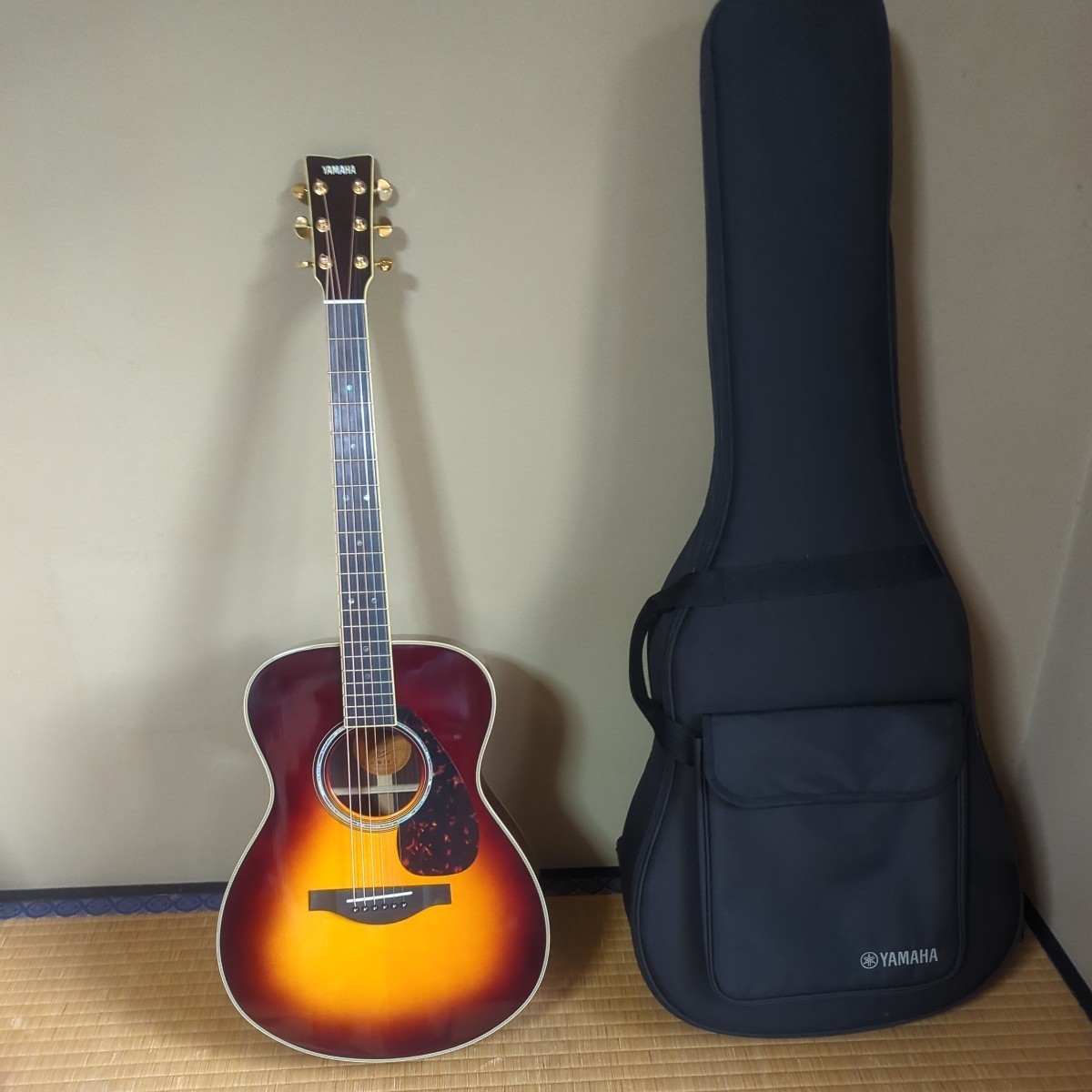 エレキアコースティックギター YAMAHA LS16 ケース付 新品同様８品の画像1