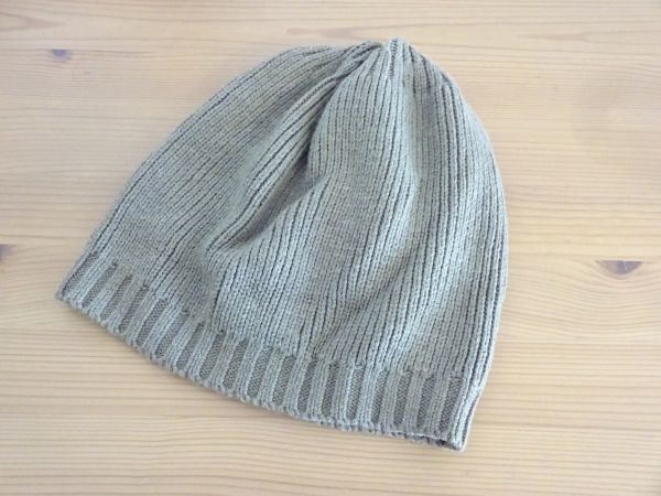 ∀ UNIQLO ∀ ユニクロ　ベージュ色　メンズ・レディース　編み込みニット帽　サイズ５７cm〜５９cm　キャップ　帽子_画像6