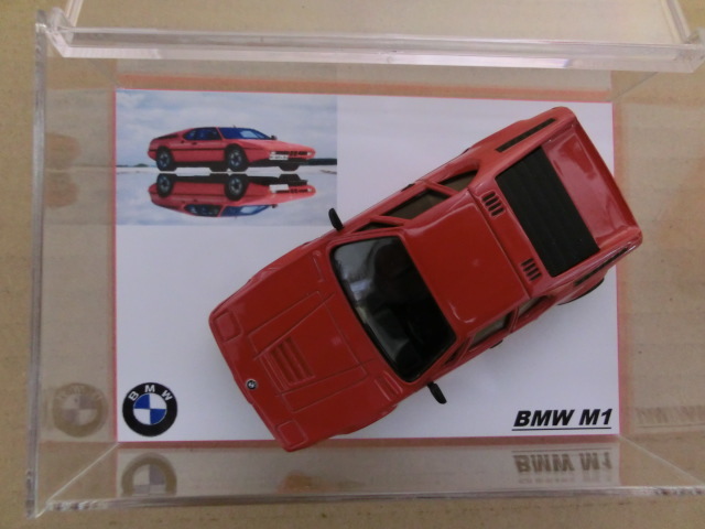 ★1/43デルプラド BMW M1 赤 ケース付_画像3