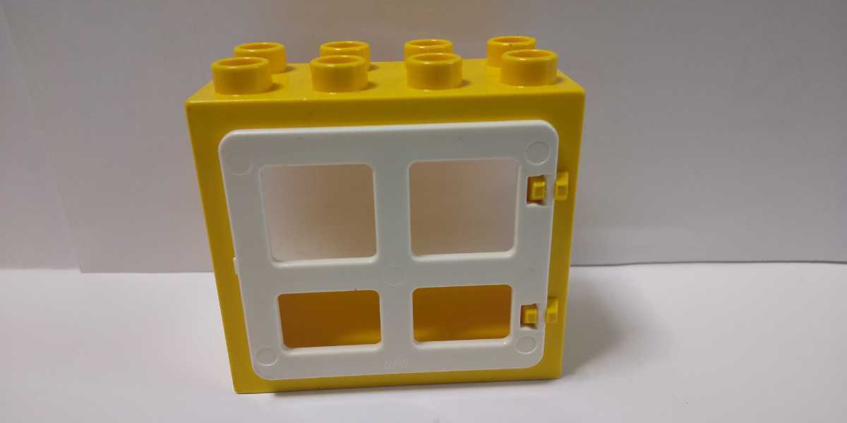 レゴデュプロ 窓 入口 2×4 黄色×白 パーツ 特殊ブロック _画像1
