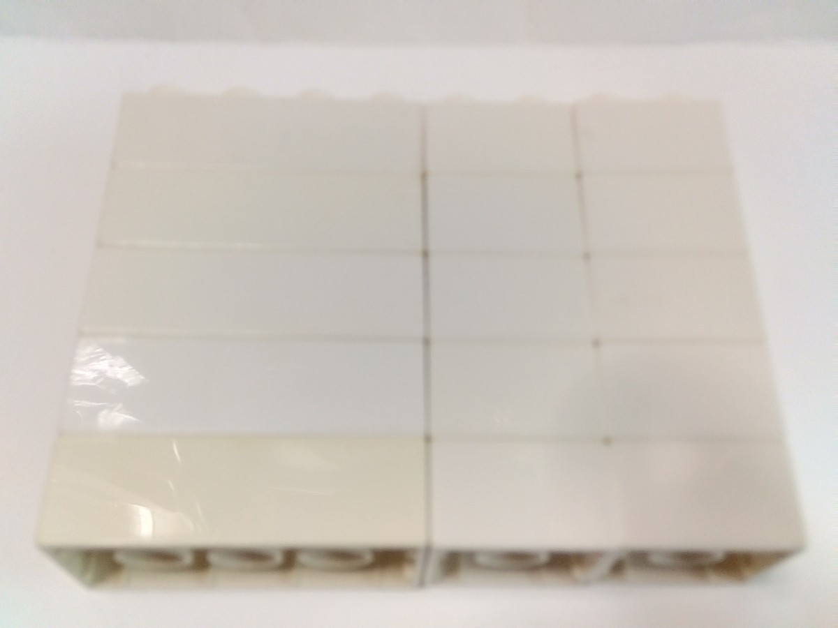 レゴデュプロ 　ホワイト　白　2×4ボッチ-5個、2×2ボッチ-10 個　計 15個セット　基本ブロック_反対側