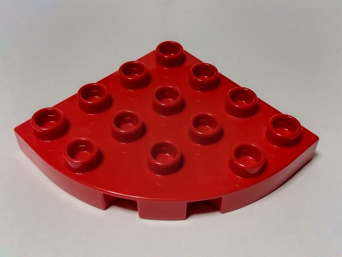 レゴデュプロ 　4×4 　コーナー丸　1 / 4円形　赤 レッド　特殊ブロック_画像1
