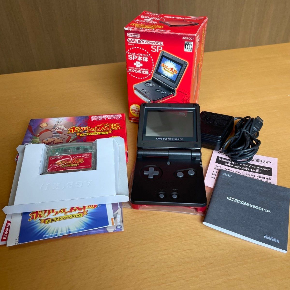 ゲームボーイアドバンスSP本体 ボクらの太陽 ジャンゴレッド ゲームボーイアドバンスSP本体 ボクらの太陽 ジャンゴレッド