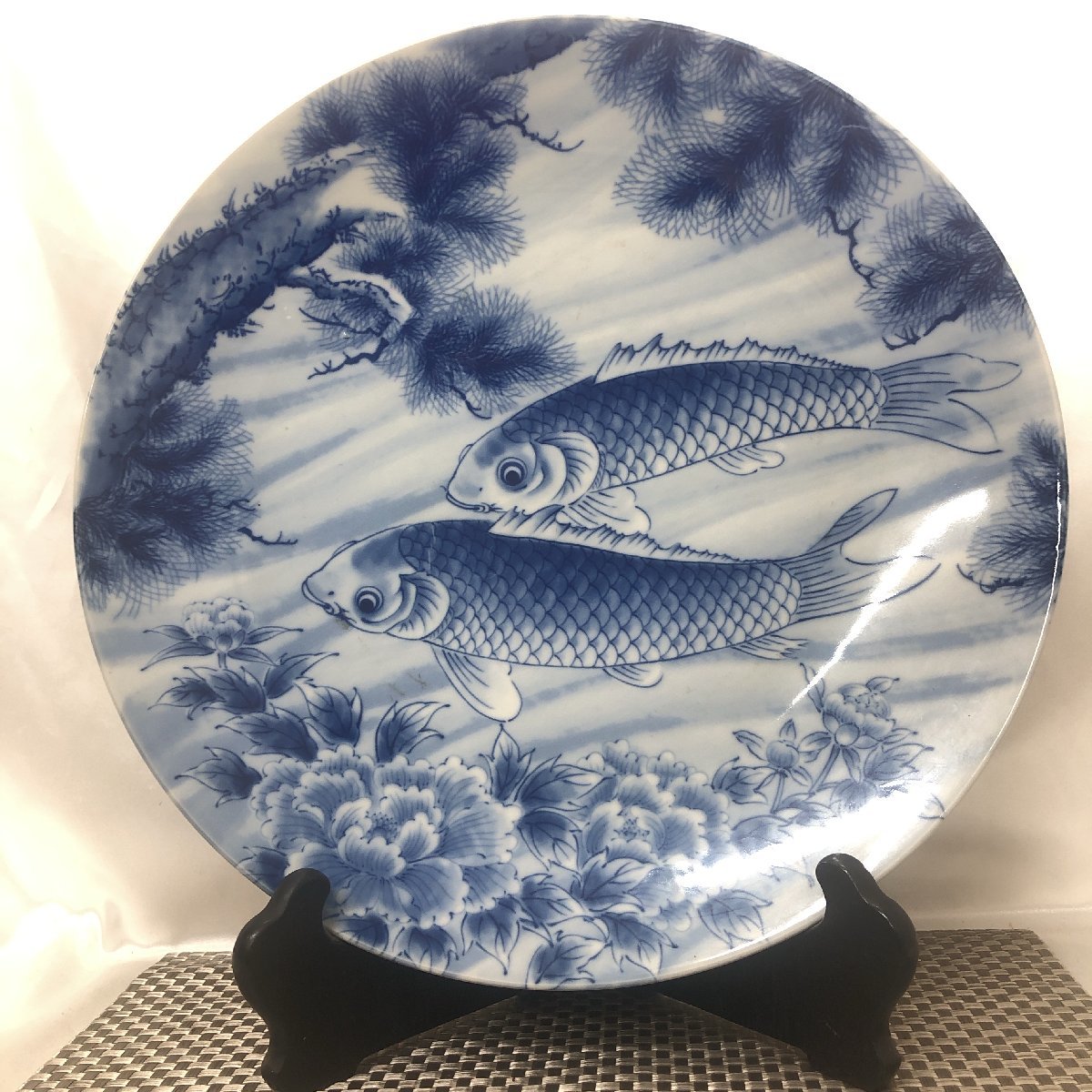 【現状品/インボイス登録店/KSH】有田焼 萬一郎 作 鯉 大皿 絵皿 飾り皿 美術品 HA0203の画像1