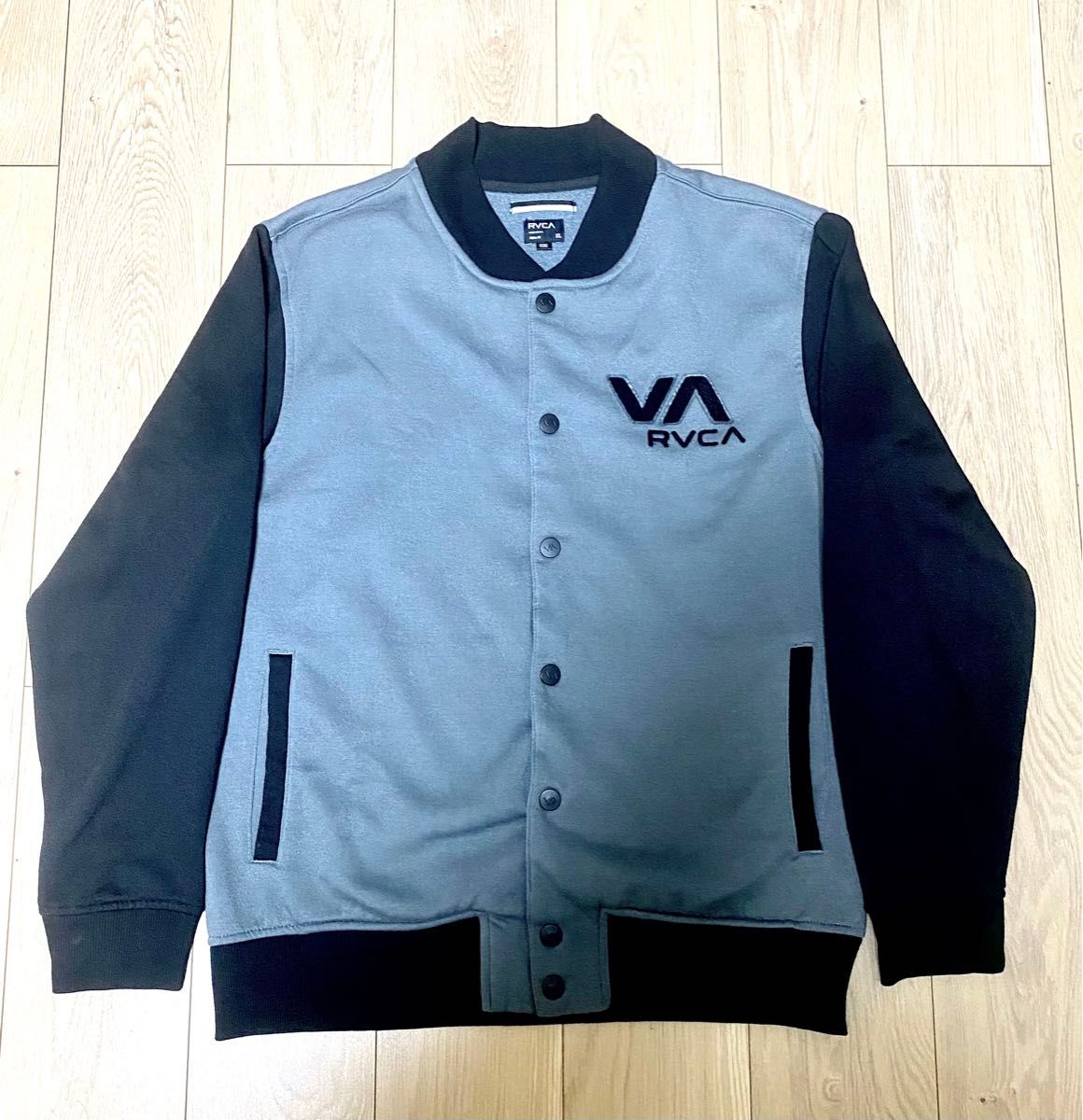 RVCA ロゴ入り スウェットスタジャン