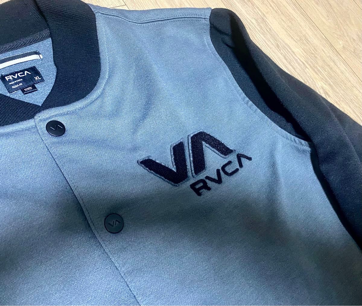 RVCA ロゴ入り スウェットスタジャン