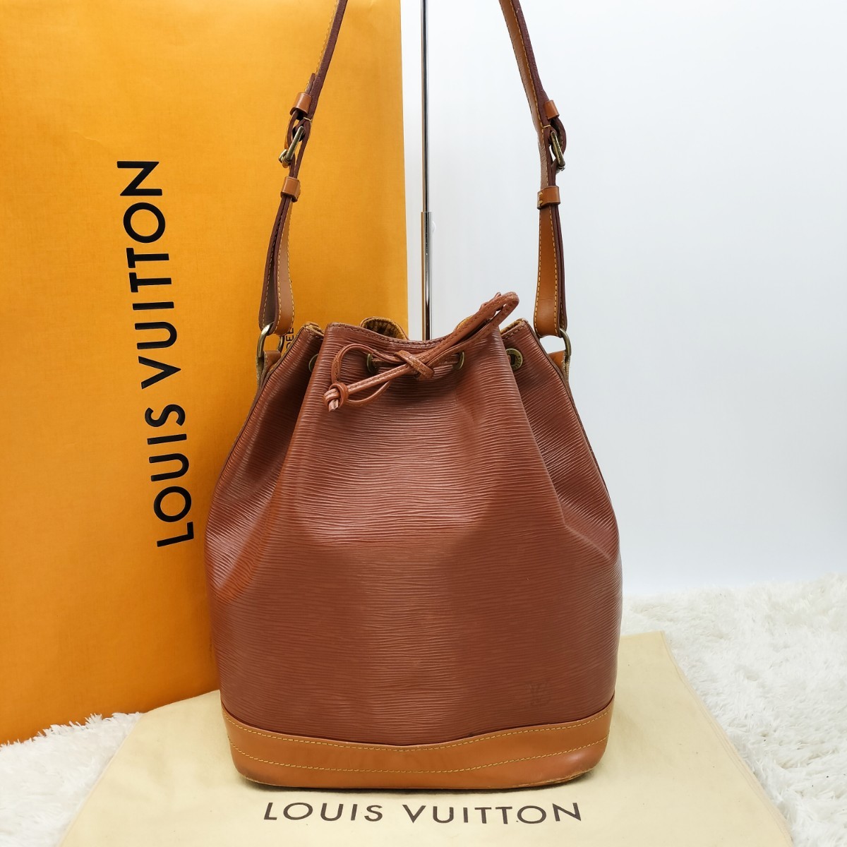 正規品 LOUISVUITTON ルイヴィトン ヴィトン ショルダーバッグ メッセンジャーバッグ トートバッグ エピ ノエ ツートンカラー M44028_画像1