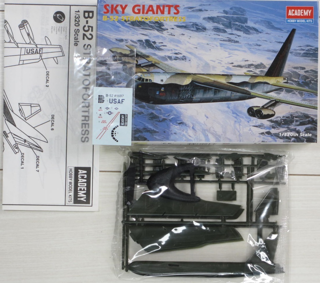 未組立品 ★ ACADEMY / アカデミー　1/320　B52 STRATOFORTRESS（ 中袋未開封 ）★ B-52 ストラトフォートレス　SKY GIANTS　No.1697_画像2