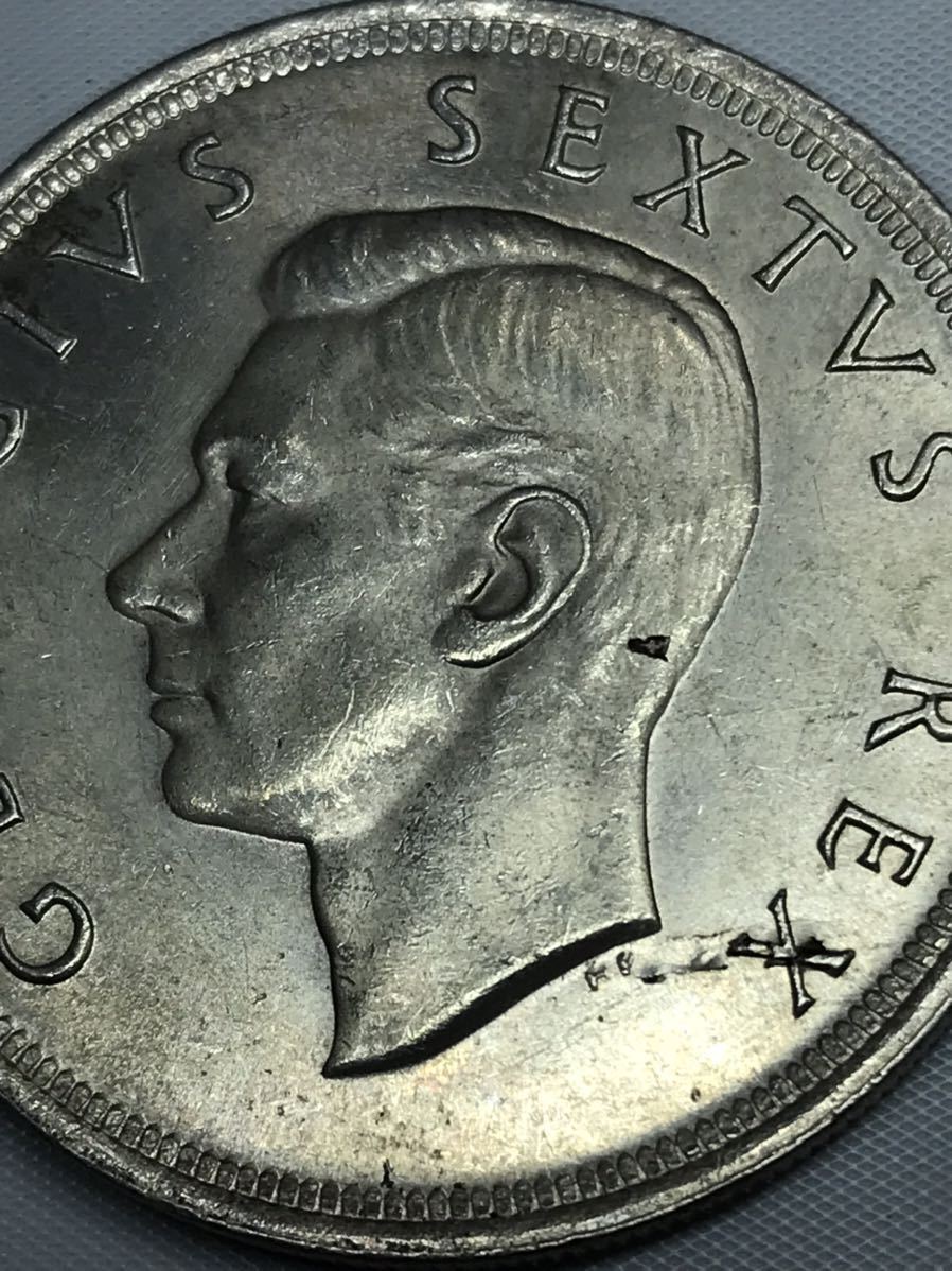 銀貨　南アフリカ　ケープタウン発見300年　5シリング銀貨　1952年　直径約38.9ｍｍ　厚さ約3.1ｍｍ　重さ約28.32g　大型銀貨_画像2