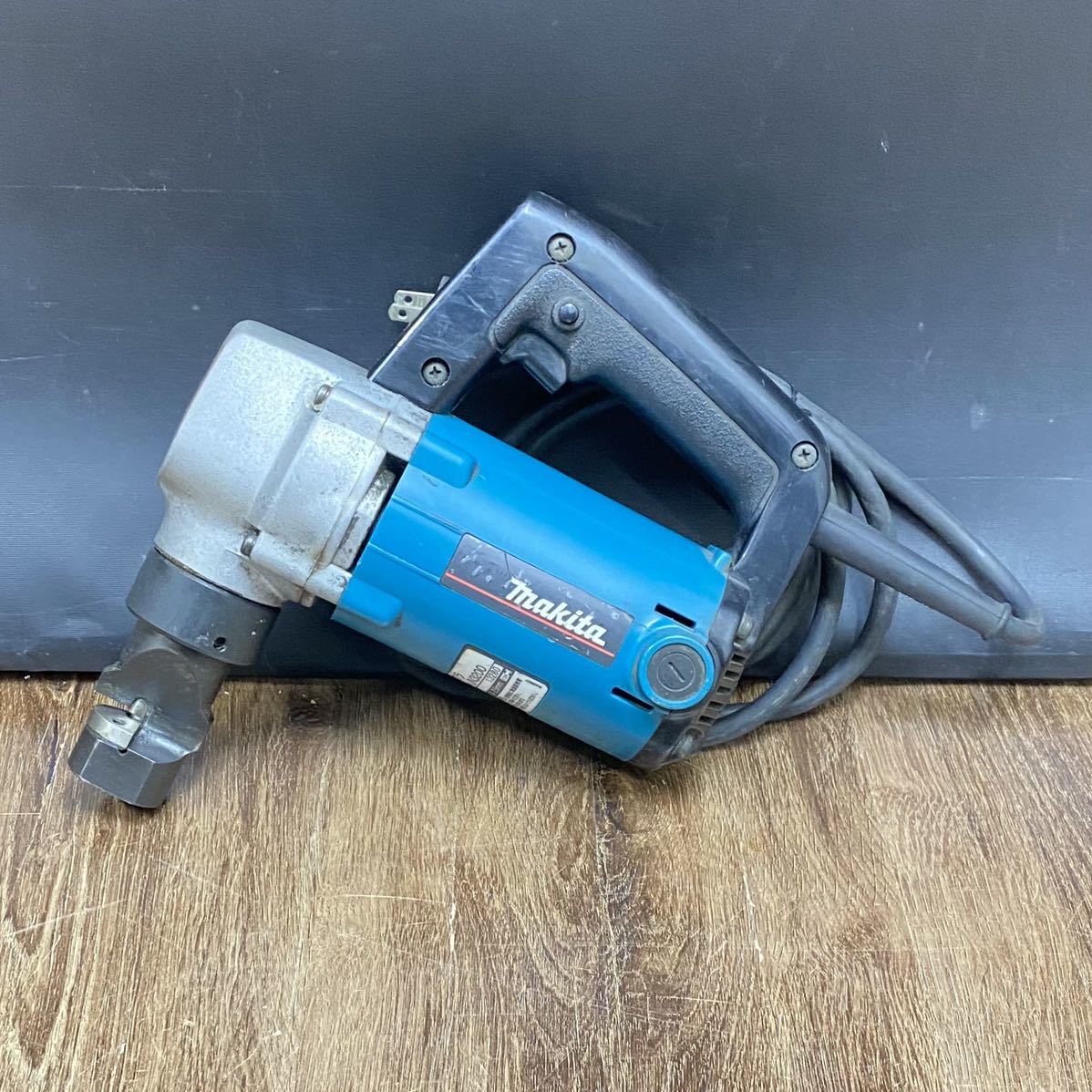 動作品■makita マキタ ニブラ 100V 軟銅板 3.2mm ステンレス 2.5mm 電動工具 コード式 切断機 JN3200 中古品■兵庫県姫路市発 O2_画像1