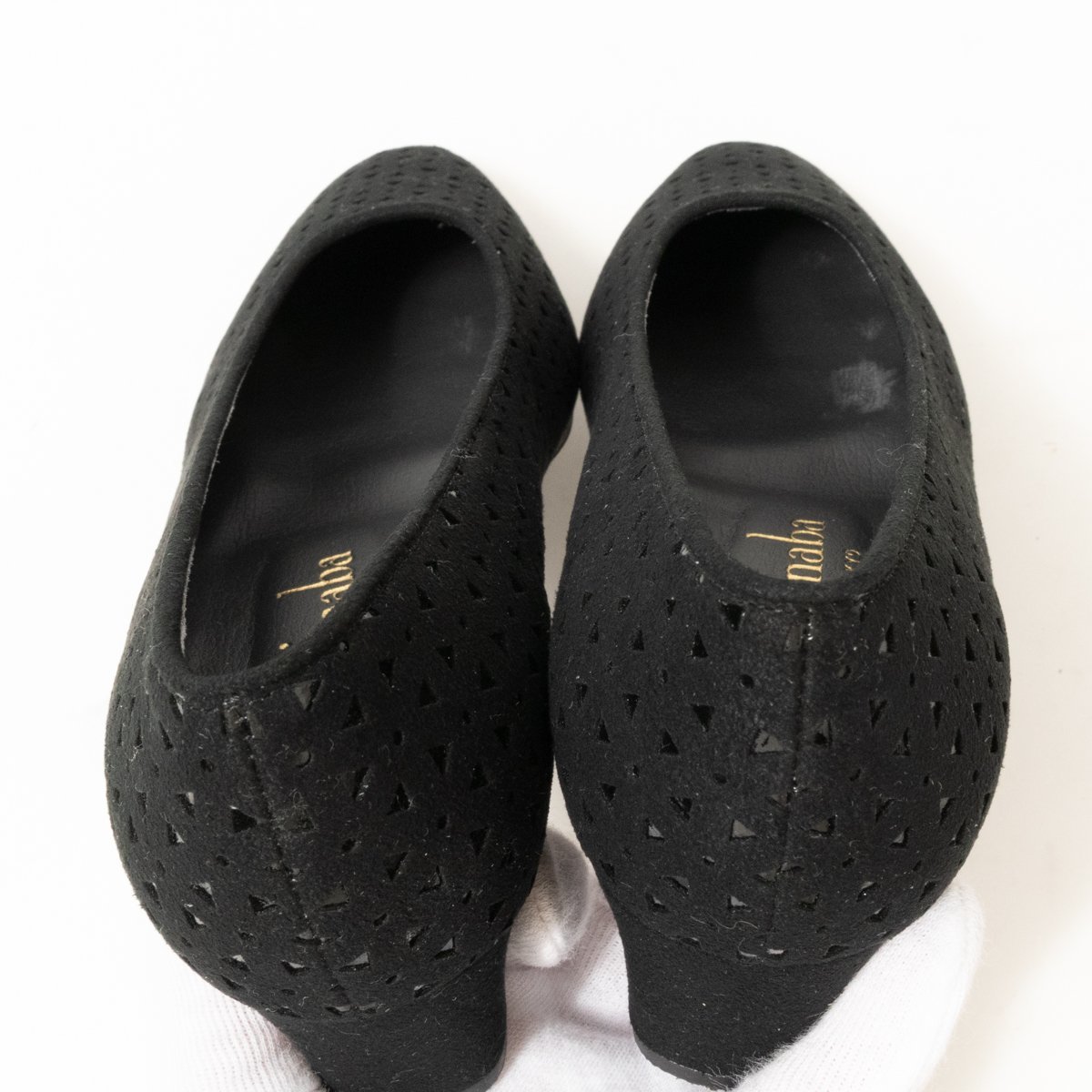 t.inaba TOKYO イナバ スクエアトゥ パンプス 23.5cm ブラック 黒 スエード パンチング レディース 婦人 靴 ローヒール 578623 1/2 良品_画像10