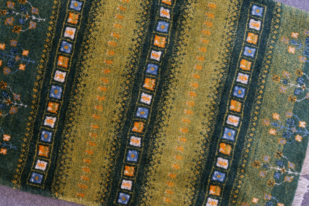 90×60cm【ペルシャ絨毯 手織りギャッベ】アマレ族ギャッベ ギャベ_画像7